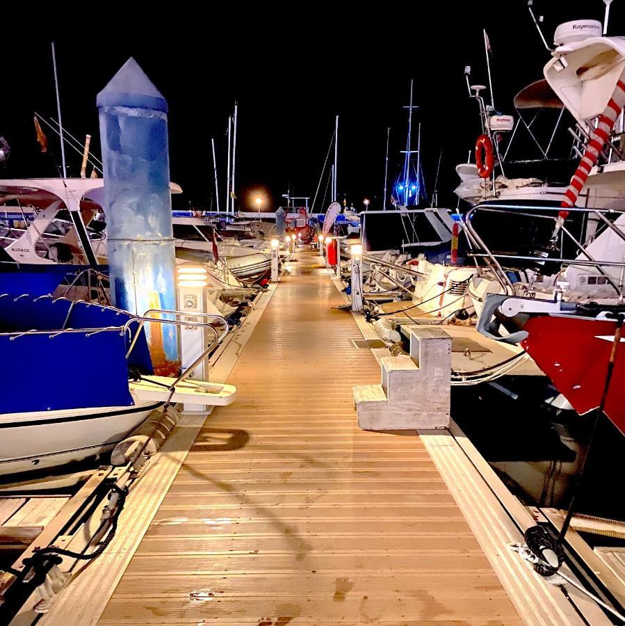 Barco Pita - Amarilla Marina Hotel Сан Мигел де Абона Екстериор снимка